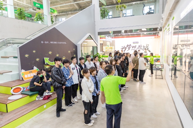 商學(xué)院學(xué)子探訪Today夢工廠 沉浸式體驗企業(yè)文化，激發(fā)成長新動能